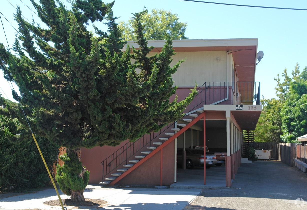 Building Photo - 725 San Pablo Ave