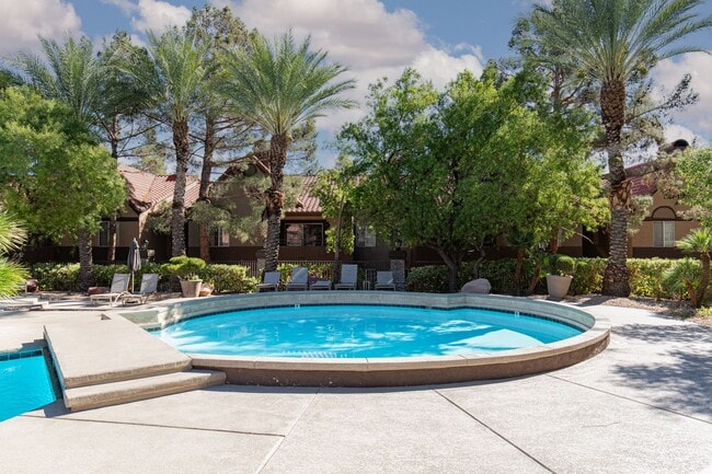 Building Photo - Second story unit overlooking pool in luxu...