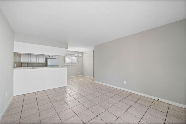 Foto del edificio - 1016 E 7th St