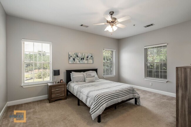 Foto del edificio - 3218 Veterans Memorial Pkwy