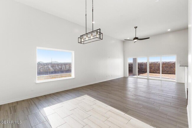 Foto del edificio - 13348 Eaton St