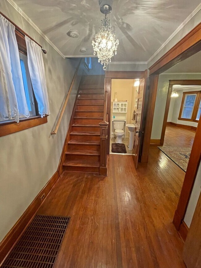 Foto del edificio - 712 S Main St