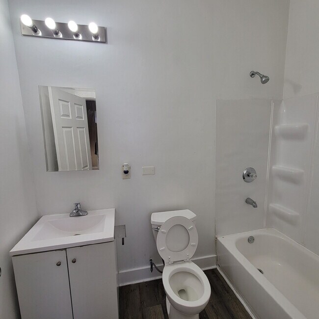 Foto del edificio - Must See! / 3 Bedrooms 2 Full Baths