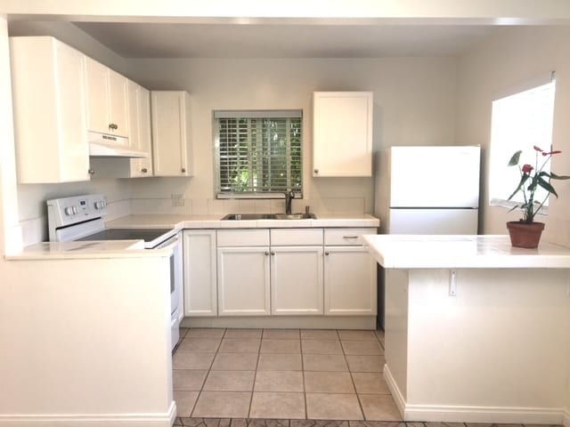 Ceramic tile kitchen and bar - 3442 Colonial Ave