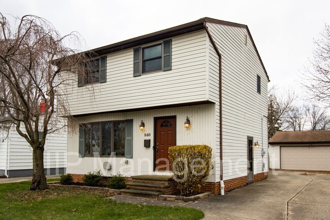 Building Photo - Colonial-style single-family home - Eastlake
