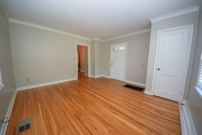 Photo - Charming 1 bed, 1 bath duplex. House