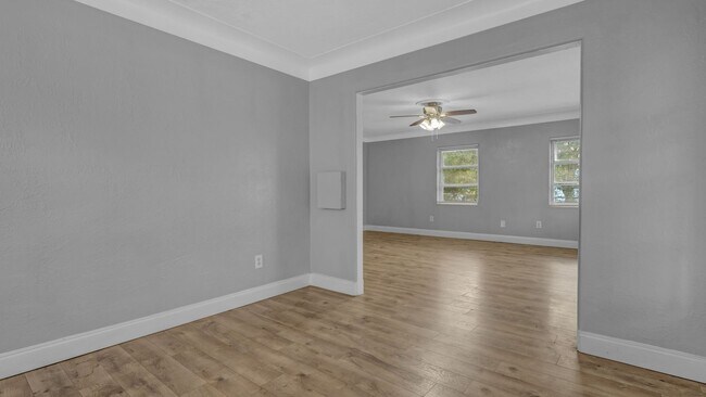 Building Photo - Urban Oasis: Spacious 5 Bed, 2 Bath Home i...