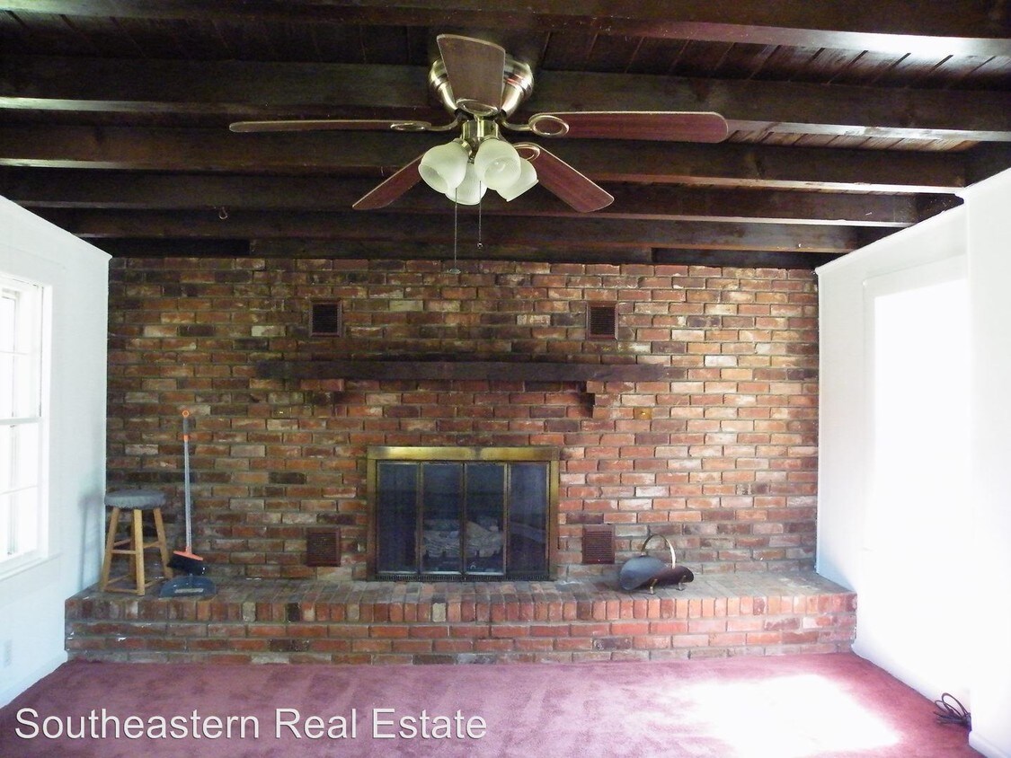 Building Photo - 3 br, 1 bath Apartment - 709 E Wilmington St