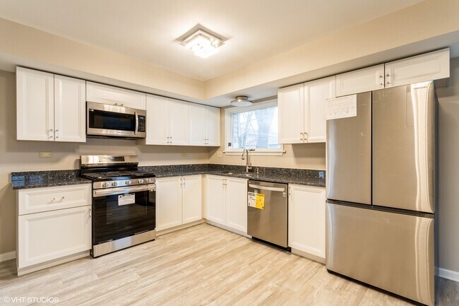 Building Photo - 121 Richmond Dr