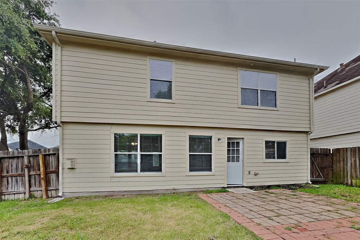 Foto del edificio - 16960 Wren Hill St