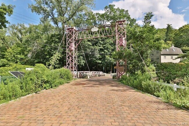 Building Photo - 391 Piermont Ave