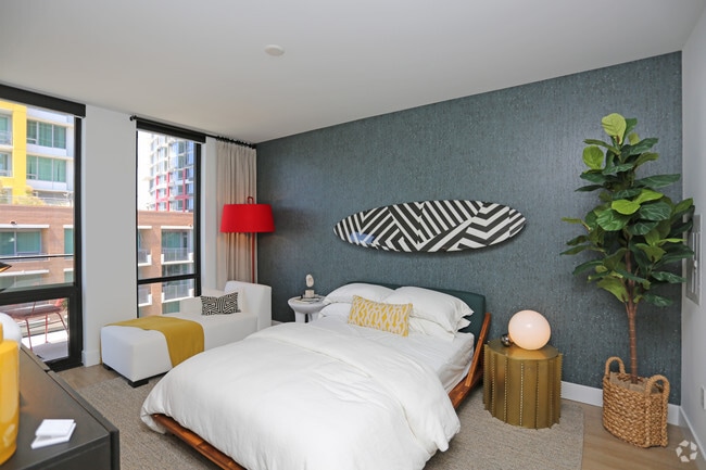 1 HAB, 1 BA - 844 ft² - Shift