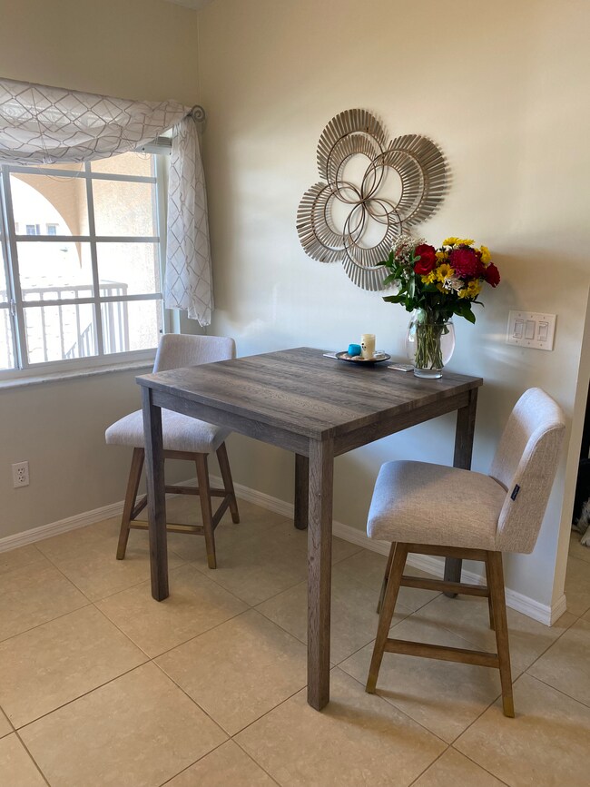 Eat-in Kitchen - 9009 Michael Cir