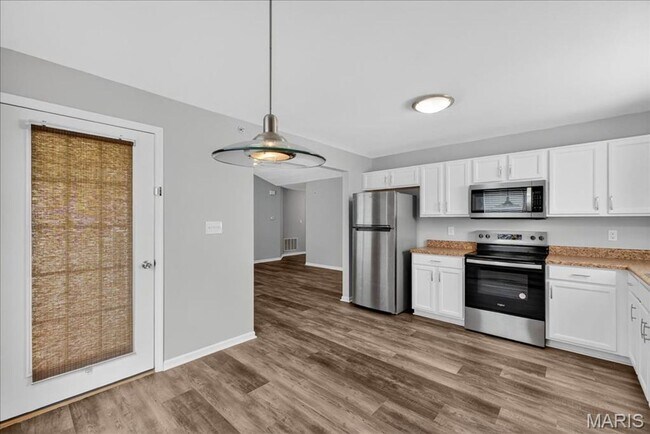 Foto del edificio - MOVE IN READY condo in Lake St. Louis