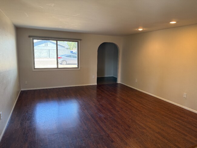 Foto del edificio - 3747 E Winchcomb Dr