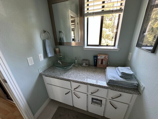 Building Photo - 284 Stonegate Cir