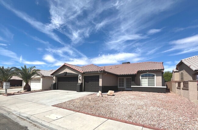 Building Photo - single story, 4 bed, 2 bath, 3 car garage with no HOA