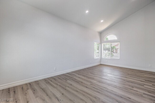 Foto del edificio - 8312 Huxley St
