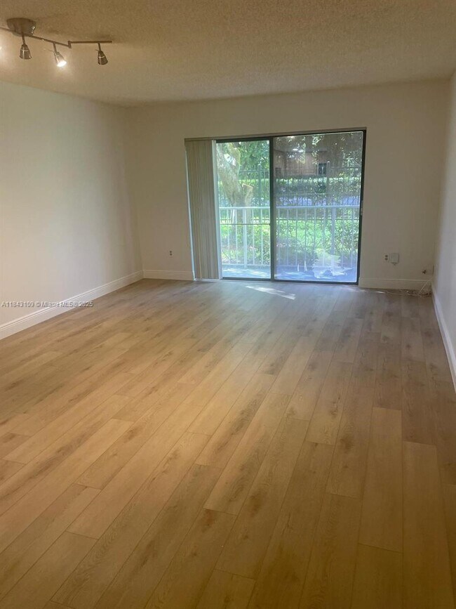 Foto del edificio - 9301 SW 92nd Ave
