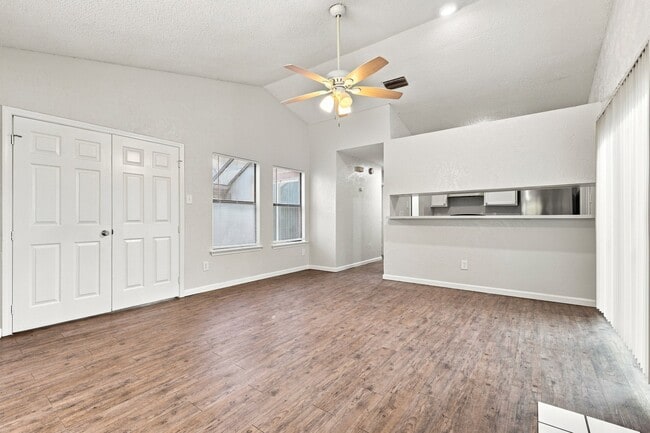 Building Photo - 3BR/2.0BA Single Family - Dallas