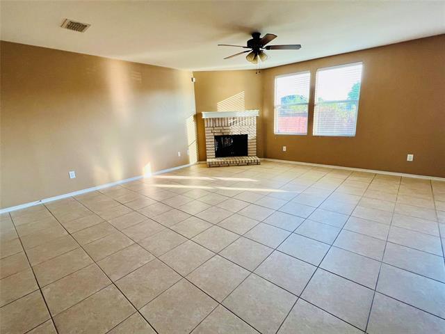 Building Photo - 2915 Lake Vista Dr