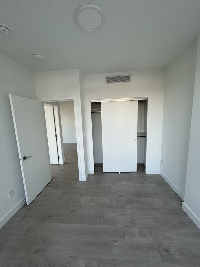 Building Photo - 901-901 Lougheed Hwy.