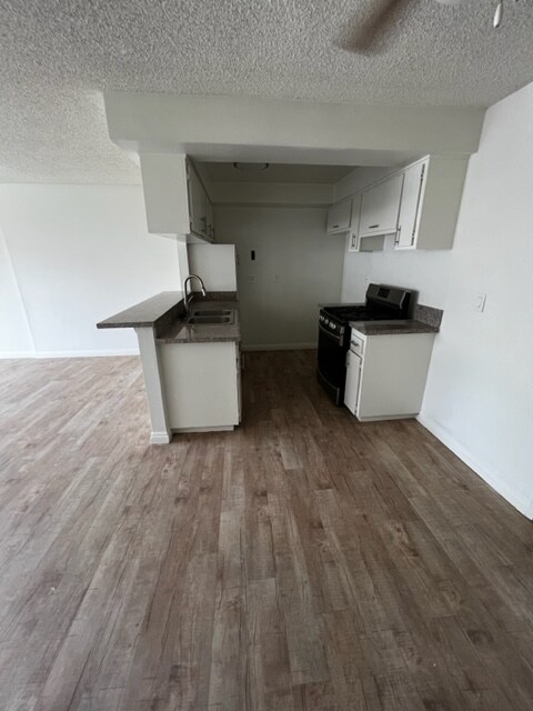 Building Photo - 9146 Somerset Blvd