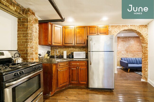 Foto del edificio - Full room in 5-bed/1.5-bath Home