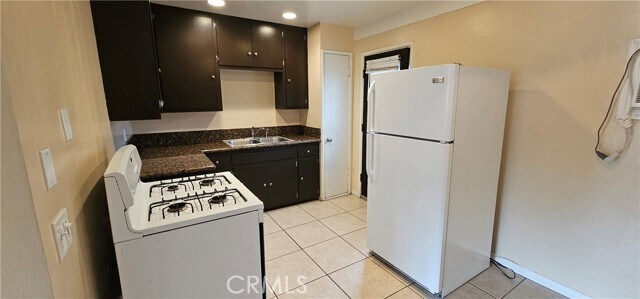 Foto del edificio - 1677 W 11th St