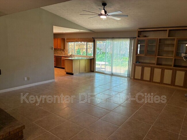 Foto del edificio - 3801 Hackberry Ln