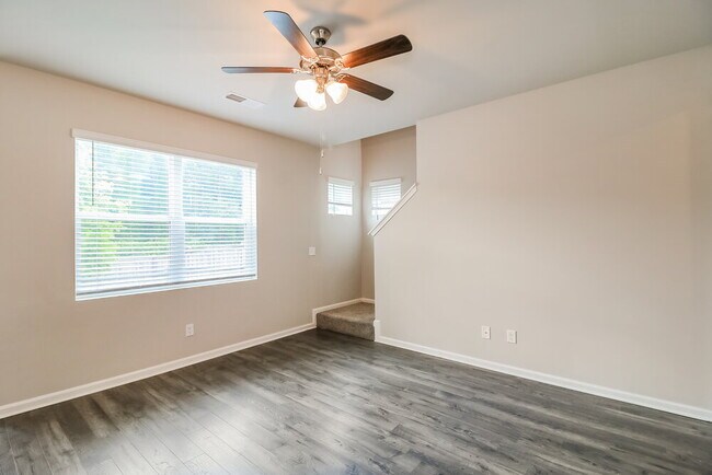 Building Photo - 44 Silver Birch Pass