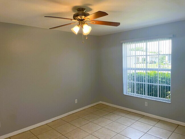 Foto del edificio - SE Cape Coral Duplex