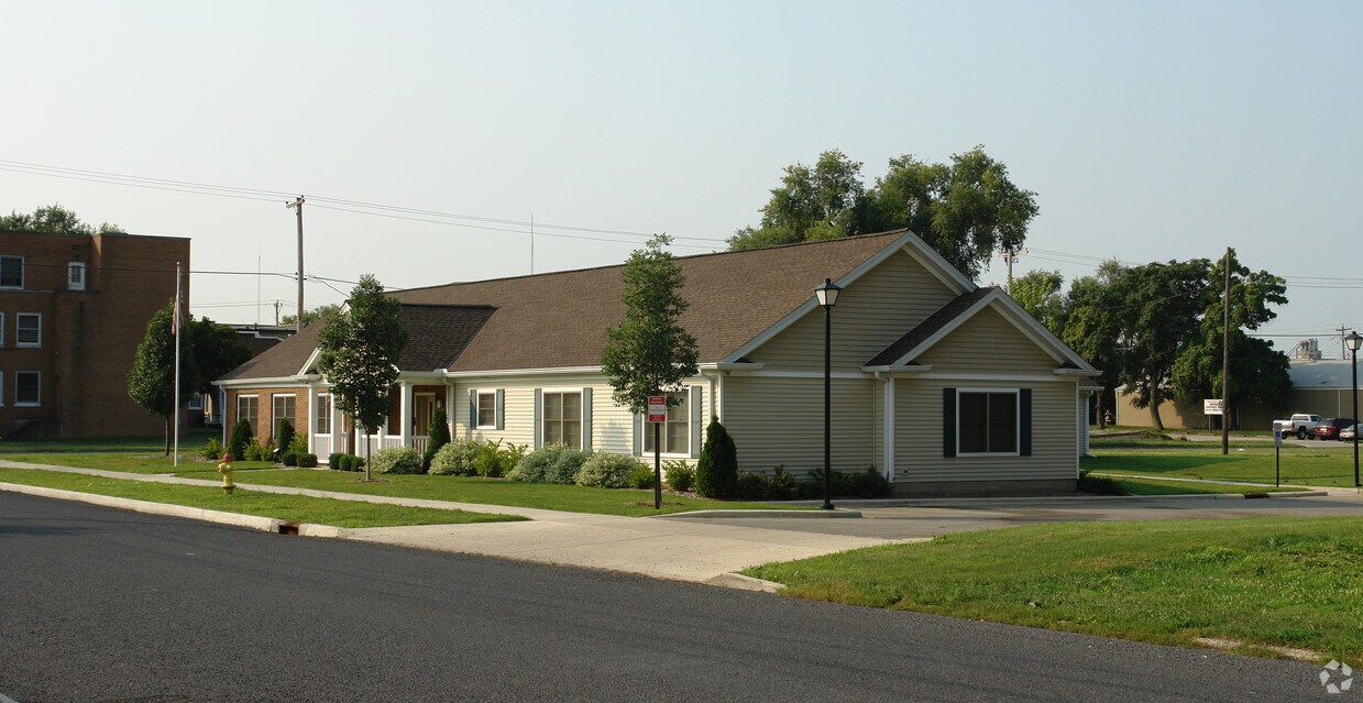 Building Photo - 401 Olive St