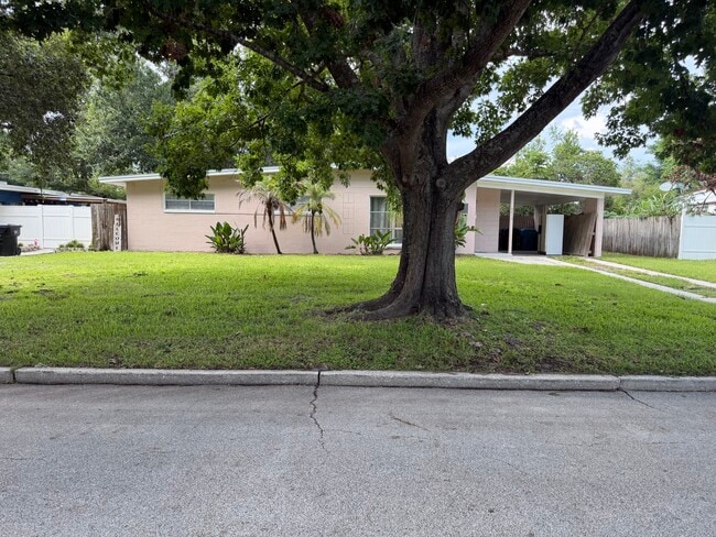 Foto del edificio - 6013 Chenango LN