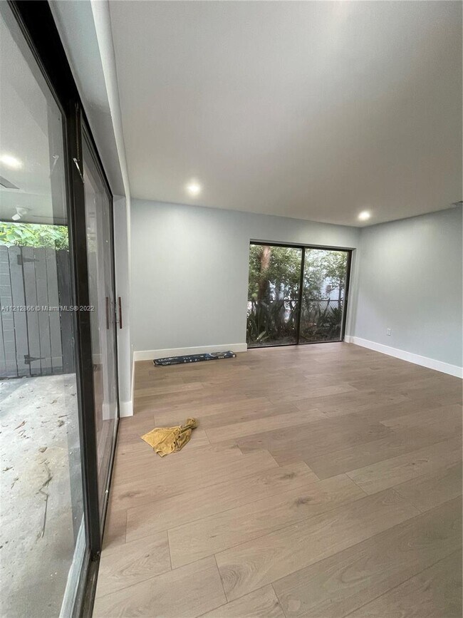 Building Photo - 3795 SW 28th St