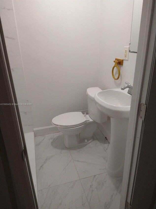 Foto del edificio - 1831 Rodman St