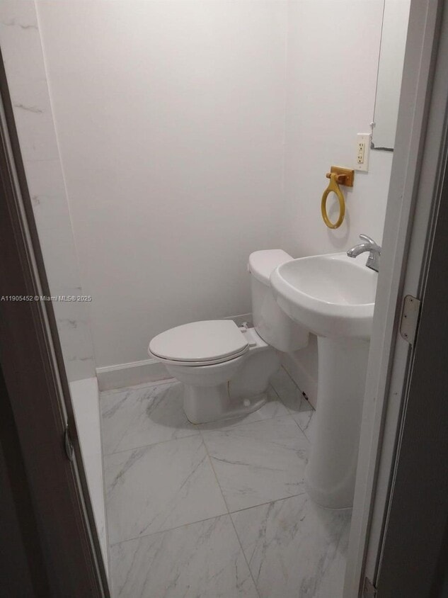 Building Photo - 1831 Rodman St