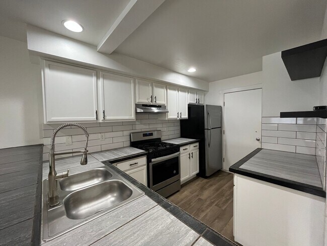 Foto del edificio - Updated 3 Bedroom Home Near Barkley Village