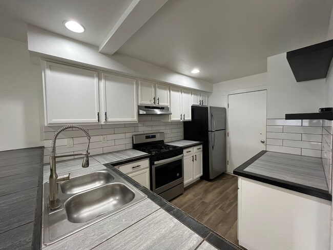 Building Photo - Updated 3 Bedroom Home Near Barkley Village