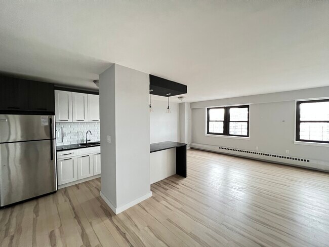 Building Photo - 260 Audubon Ave