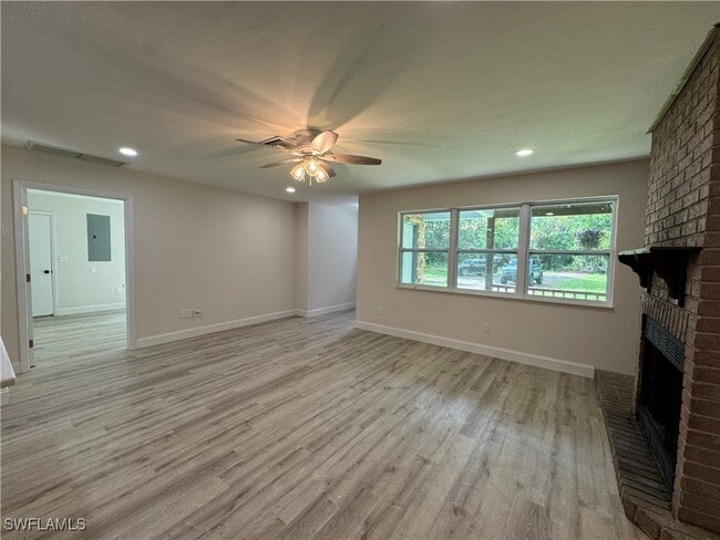 Foto del edificio - 221 18th Ave NW