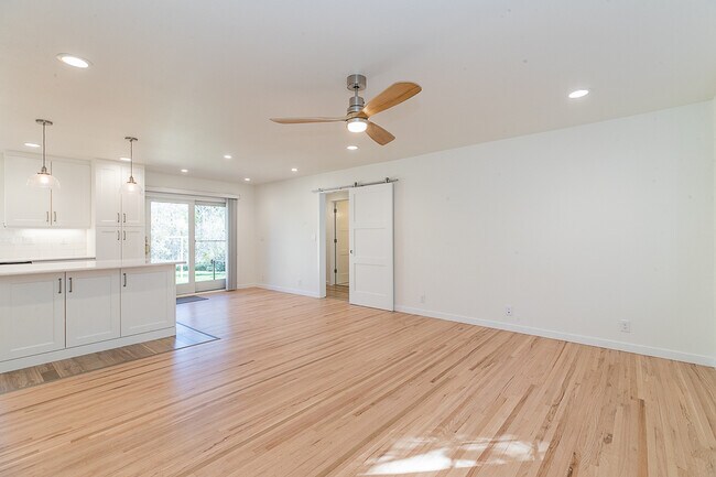 Building Photo - 3505 Martin Dr