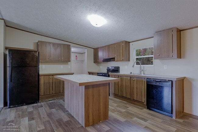 Building Photo - 160 Clays Ct