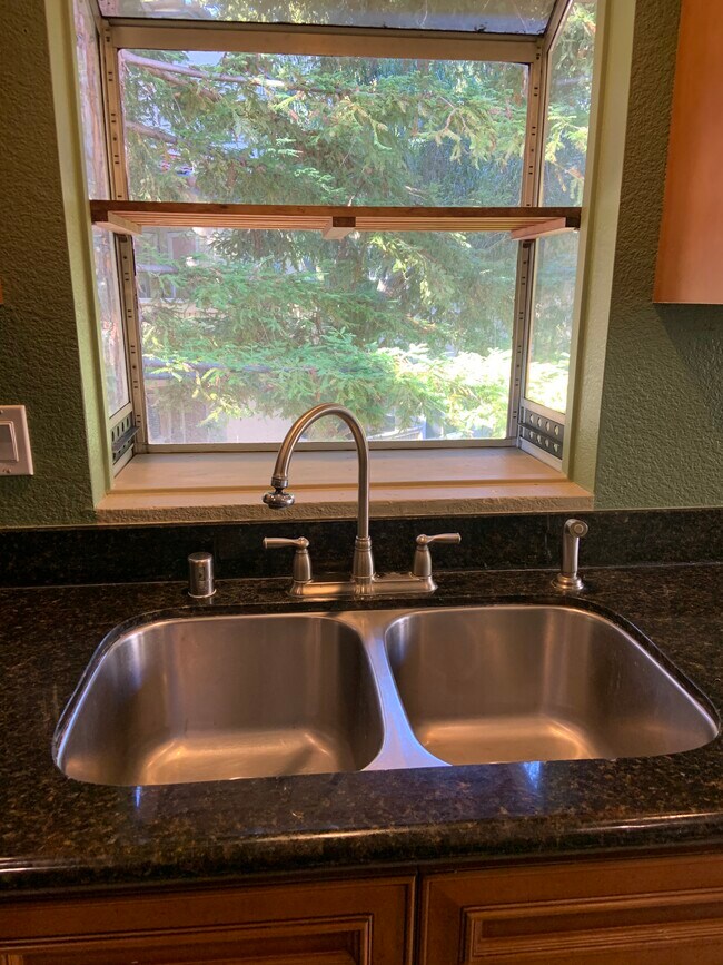 Photo - 1402 Forest Run House