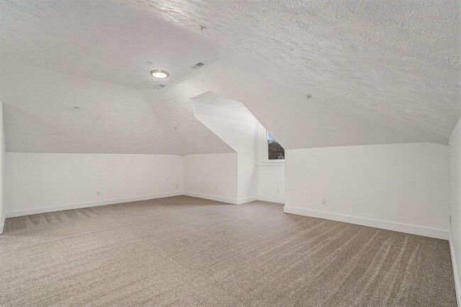 Building Photo - 302 Stuart Ave