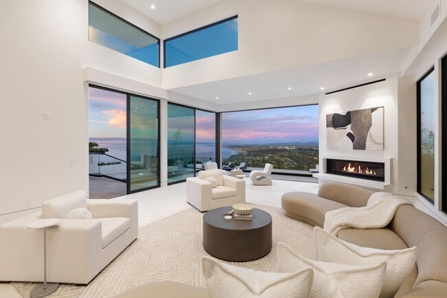 Building Photo - 2082 Via Casa Alta