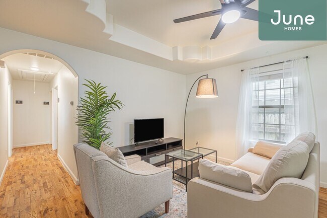 Foto del edificio - ROOM ONLY in 4-bed/2.0-bath Home