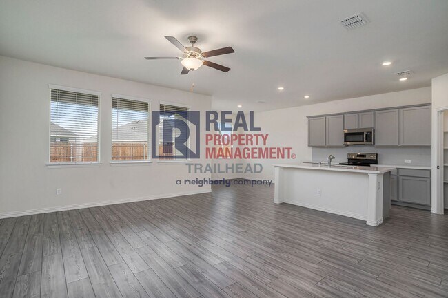 Foto del edificio - Charming 3-Bedroom Home in Desirable Neighborhood!