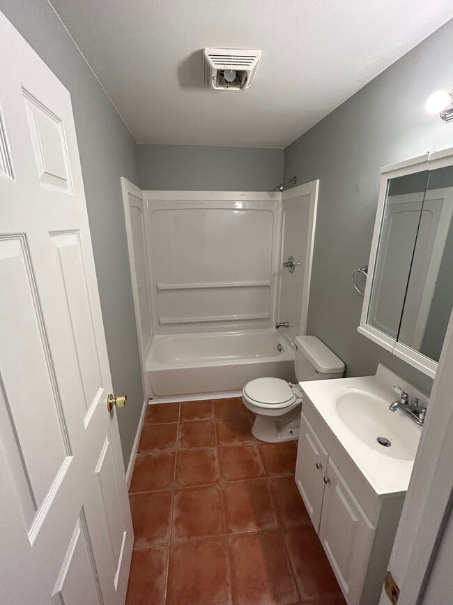 Downstairs Full Bath - 840 Madison Ave SE