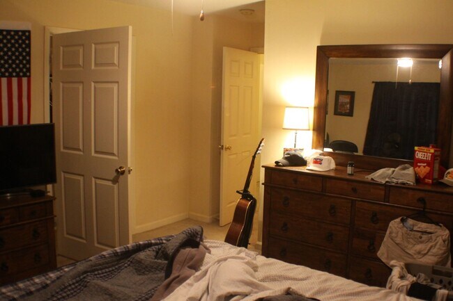 Foto del edificio - 2 Bedroom Apartments/Townhomes in Five Poi...